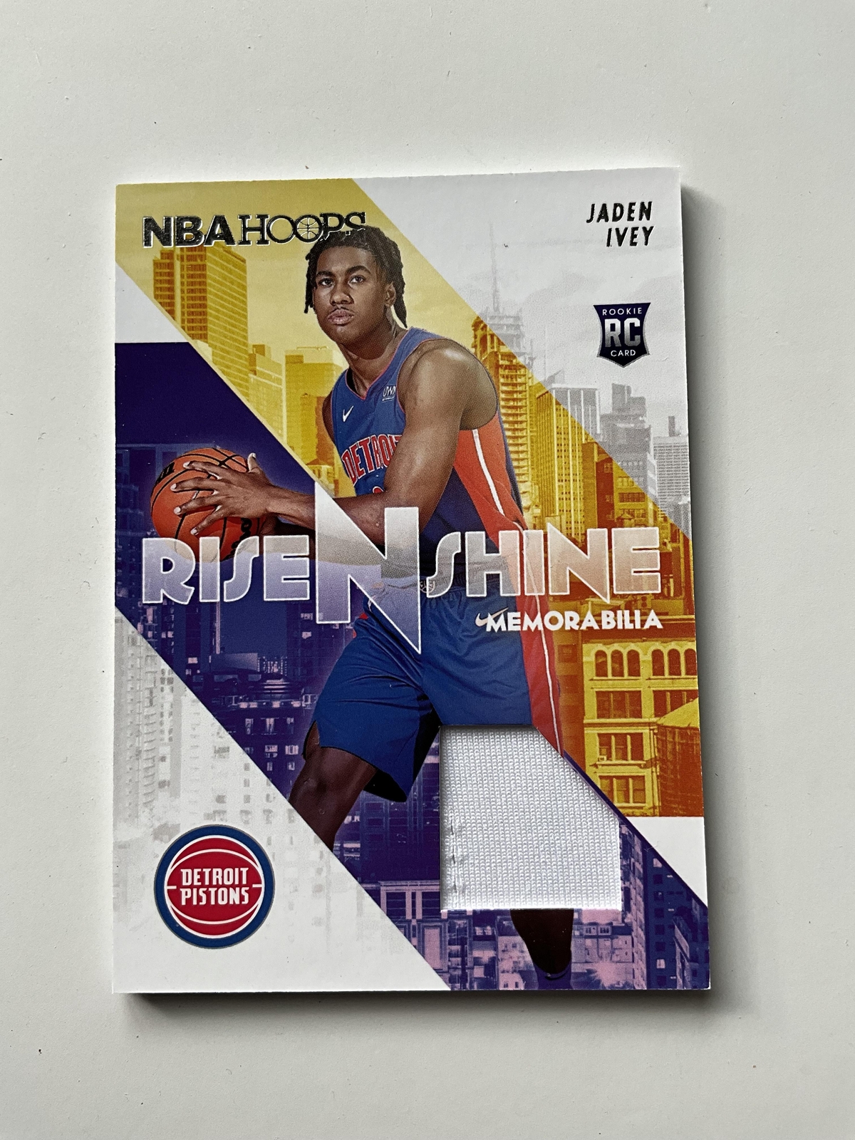 2022-23 Panini NBA Hoops Rise N Shine Jaden Ivey Rookie Memorabilia Card RS-JI