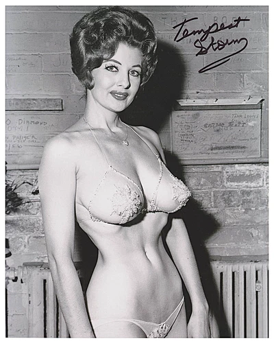 TEMPEST STORM ACTRESS AND BURLESQUE PERFORMER 8"x10" Photograph