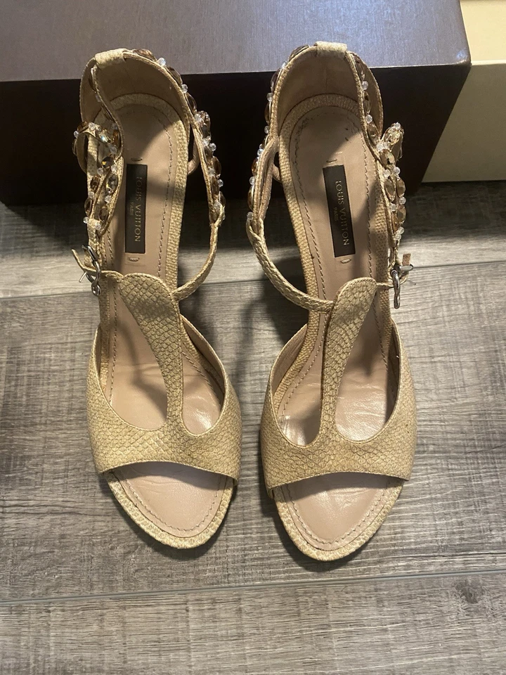 Sandalias Louis Vuitton con adornos de cristal correa en T beige con caja talla 37,5 Foto 3 de 4