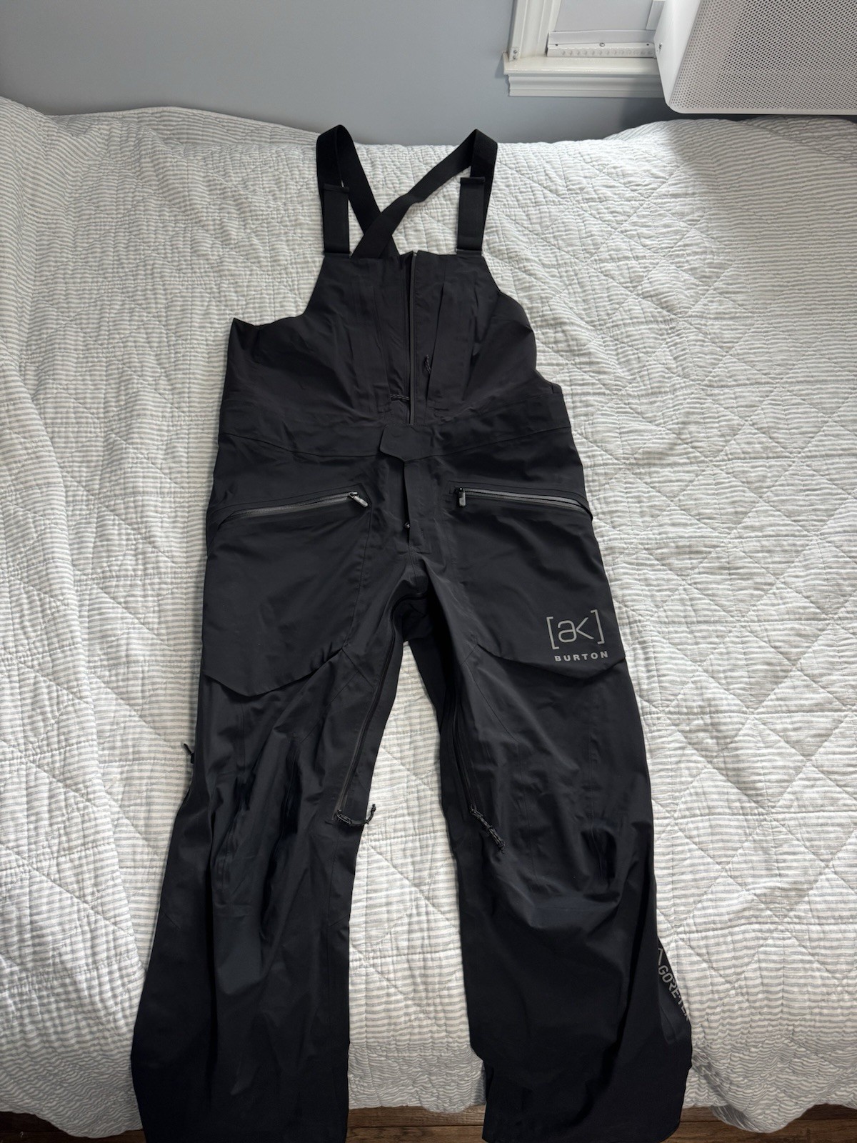 Burton [AK] FreeBird Stretch GORE-TEX 3L Snow Bib Pants In True Black Men's US M