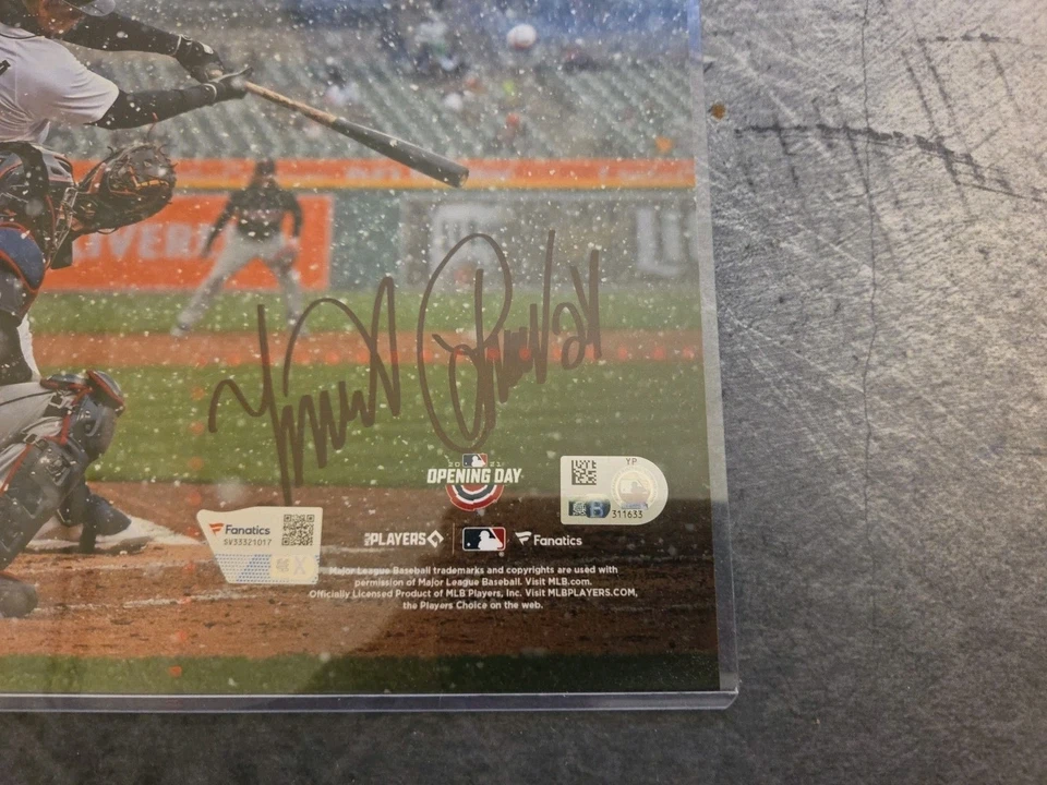 Foto de neve assinada por Miguel Cabrera Detroit Tigers 8 x 10 2021 dia de abertura - Imagem 2 de 2
