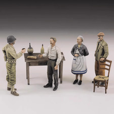 1/35 Scale WWII US Soldier & French Civilians Diorama Set – Miniature Figures