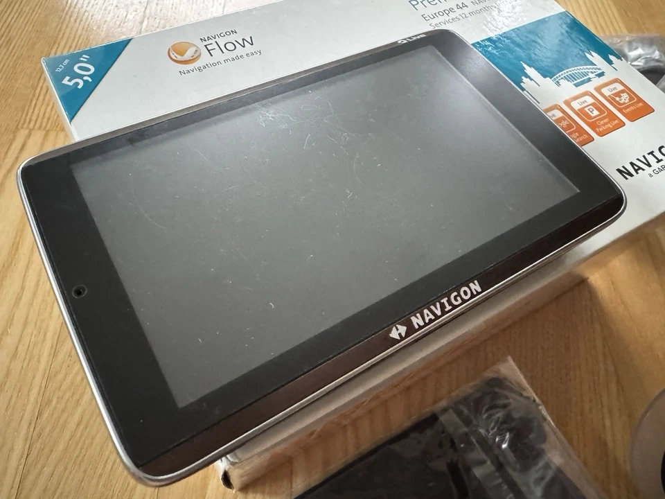 Navigon 92 Premium Live Navi OVP mit Bluetooth-Freisprechen ***Top Zustand*** - Bild 2 von 4