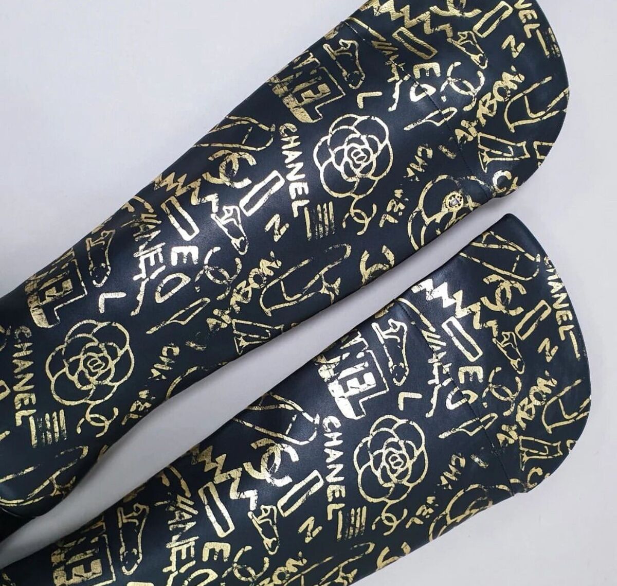 NWOB Chanel 2019 Paris-New York Graffiti Boots Sz. 41 | eBay NWOB Chanel 2019 Paris-New York Graffiti Boots Sz. 41 | eBay