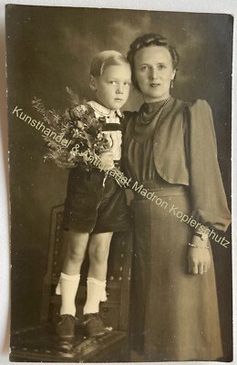 orig. Photo postcard Munich mother child around 1930 young woman fashion 