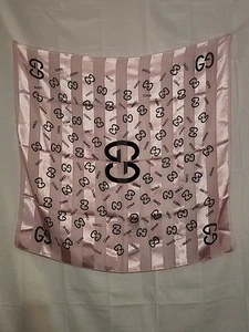 Gucci mouchoir rose