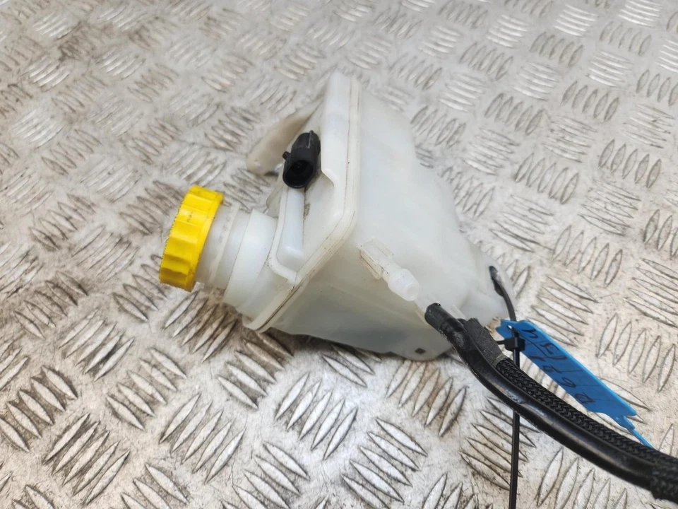 FIAT 500X BRAKE SYSTEM RESERVOIR TANK 1.6 DIESEL 2014 - 2022 - Image 3 of 4