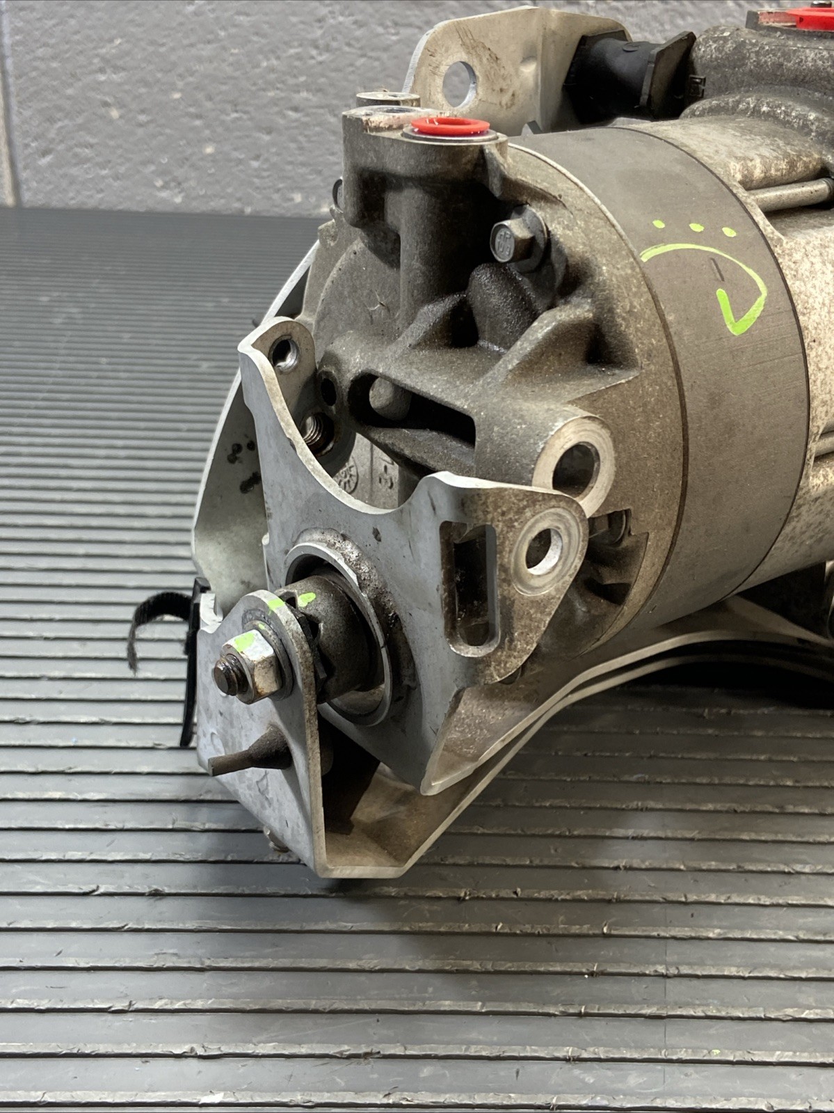 2014-2020 BMW i8 I12 Electric A/C Air Condition Compressor W/ Bracket OEM