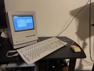 Vintage Apple Macintosh Classic II M4150 AS-IS For Parts/Repair