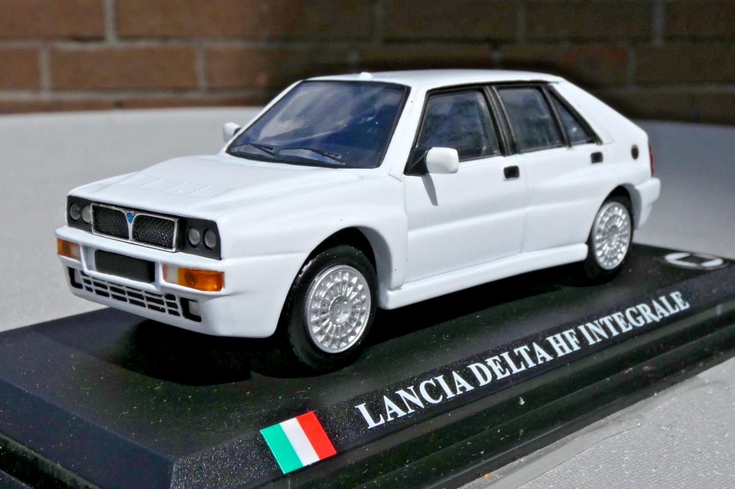 Lancia Delta HF Integrale White 1:43 Diecast Model Car Rally Collectible