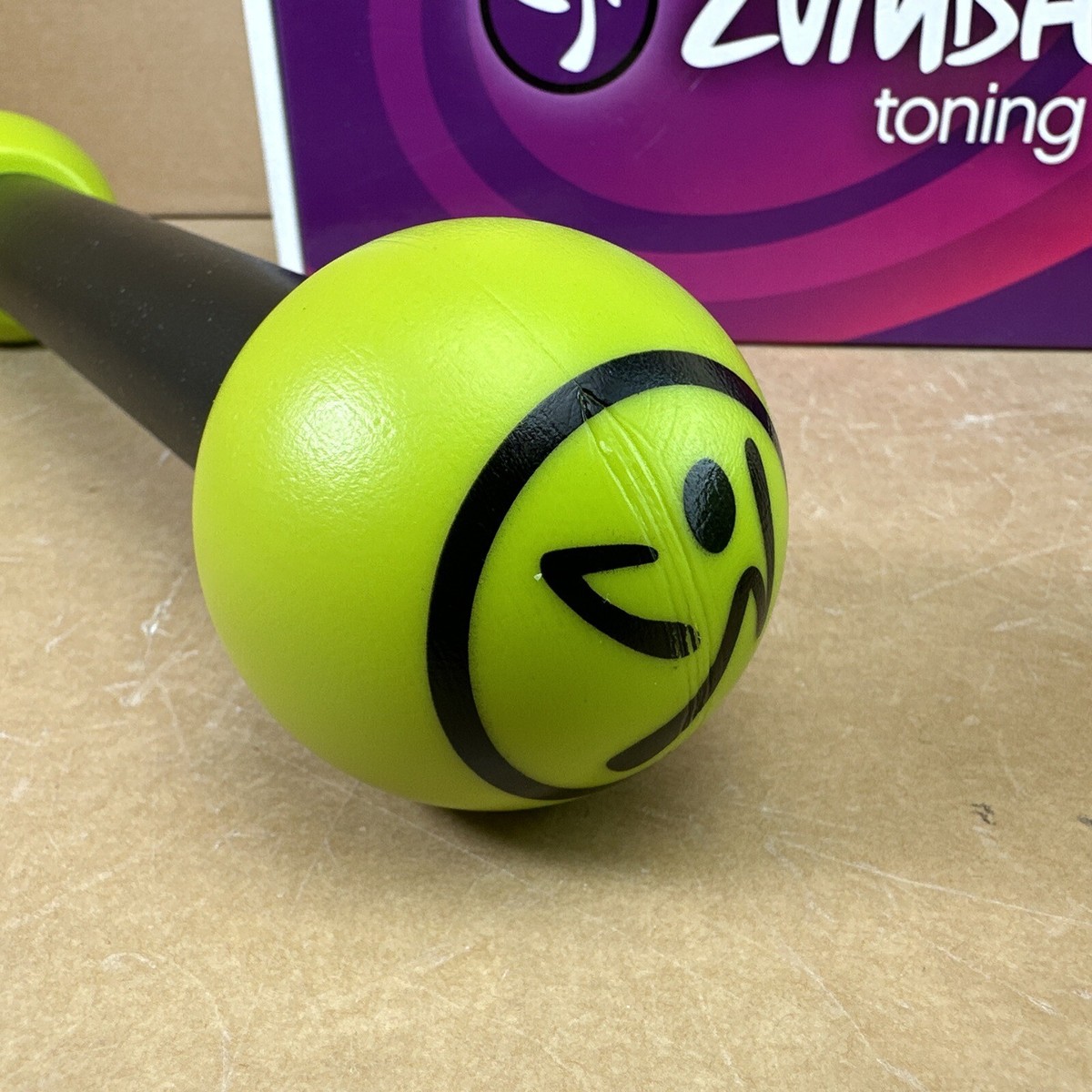 Zumba - Zumba Fitnes トーニングスティック Amazon.com : Zumba 2.5 lb Dumbbells Set of 2 - Hand Weights