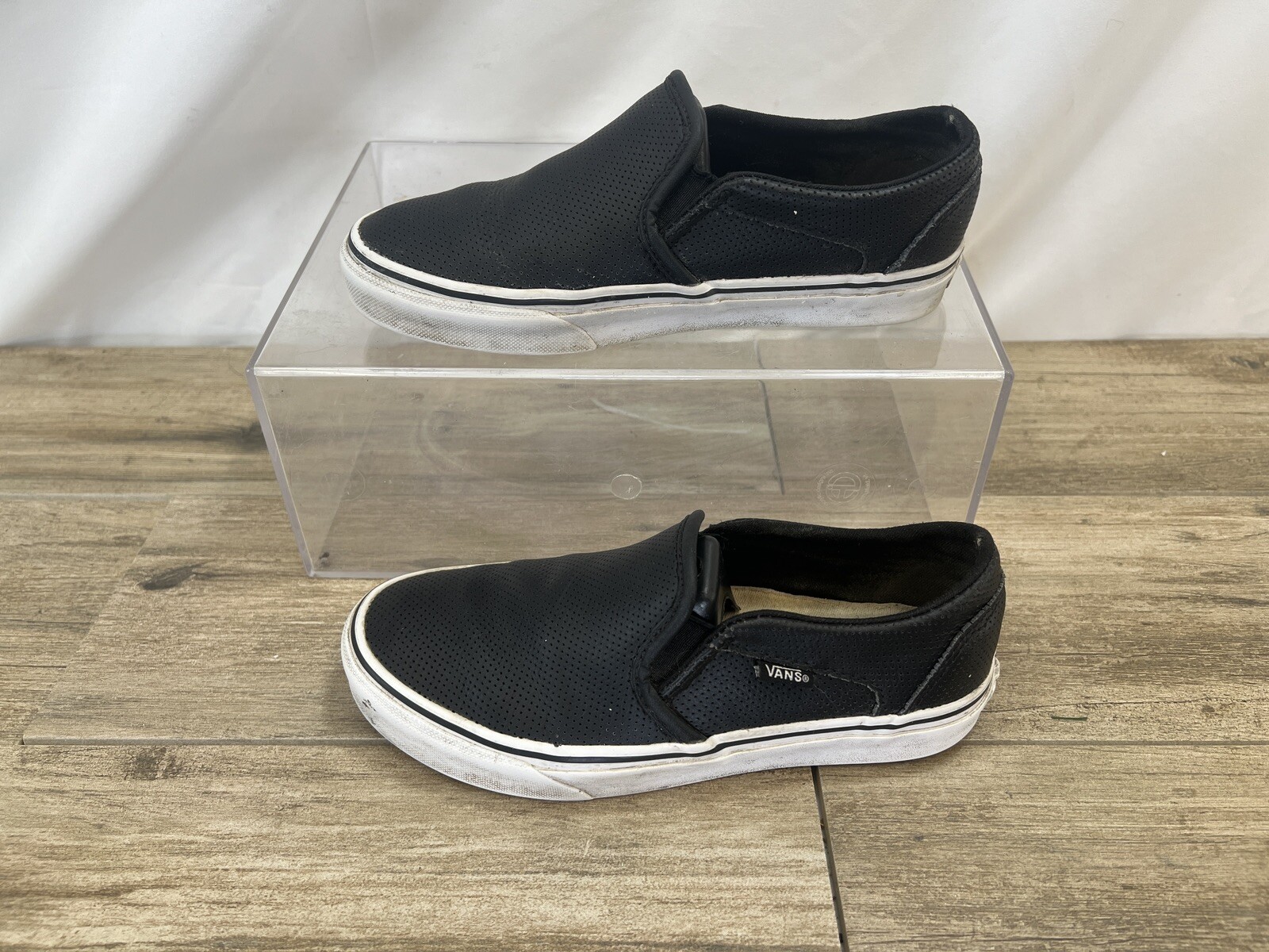 VANS Womens Leather Loafers Size 6 Black White Off The Wall Slip-On-image