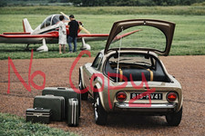 MATRA (SIMCA) JET (DJET) DEVANT UN AVION, 1965 ......... PHOTO (20x30 CM)