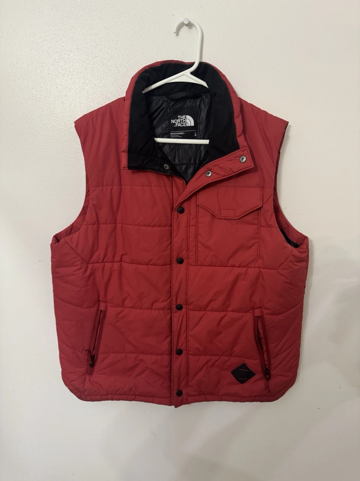 THE NORTH FACE Size L Mens Red Snap Front Quilted 150G Poly Insulated Vest. Read