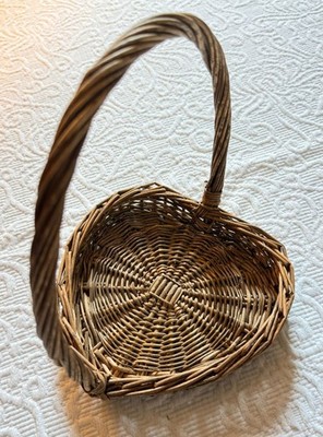 Vintage Heart Shaped Small Woven Wicker Basket Country Primitive Decor