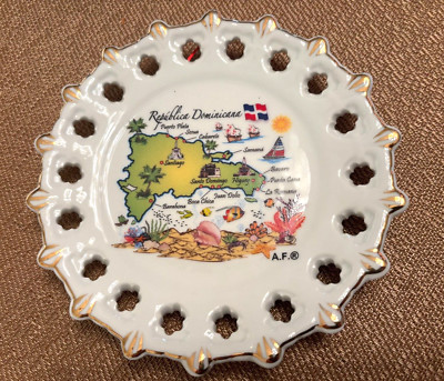 Decorative plate, Republica of Deminicana, with a map & flag, porcelain new 6 in