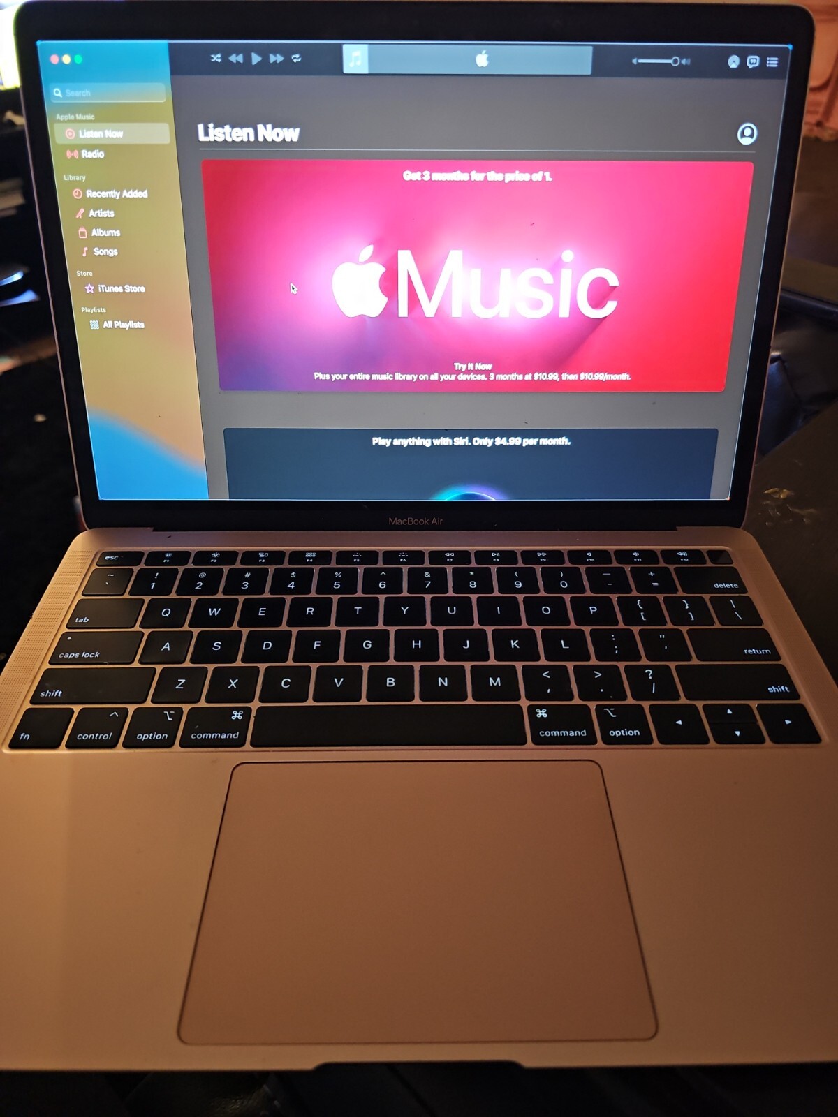 APPLE A2337 - 13-Inch MacBook AIR 8GB RAM / M1 / 256GB HD / Rose Gold Laptop