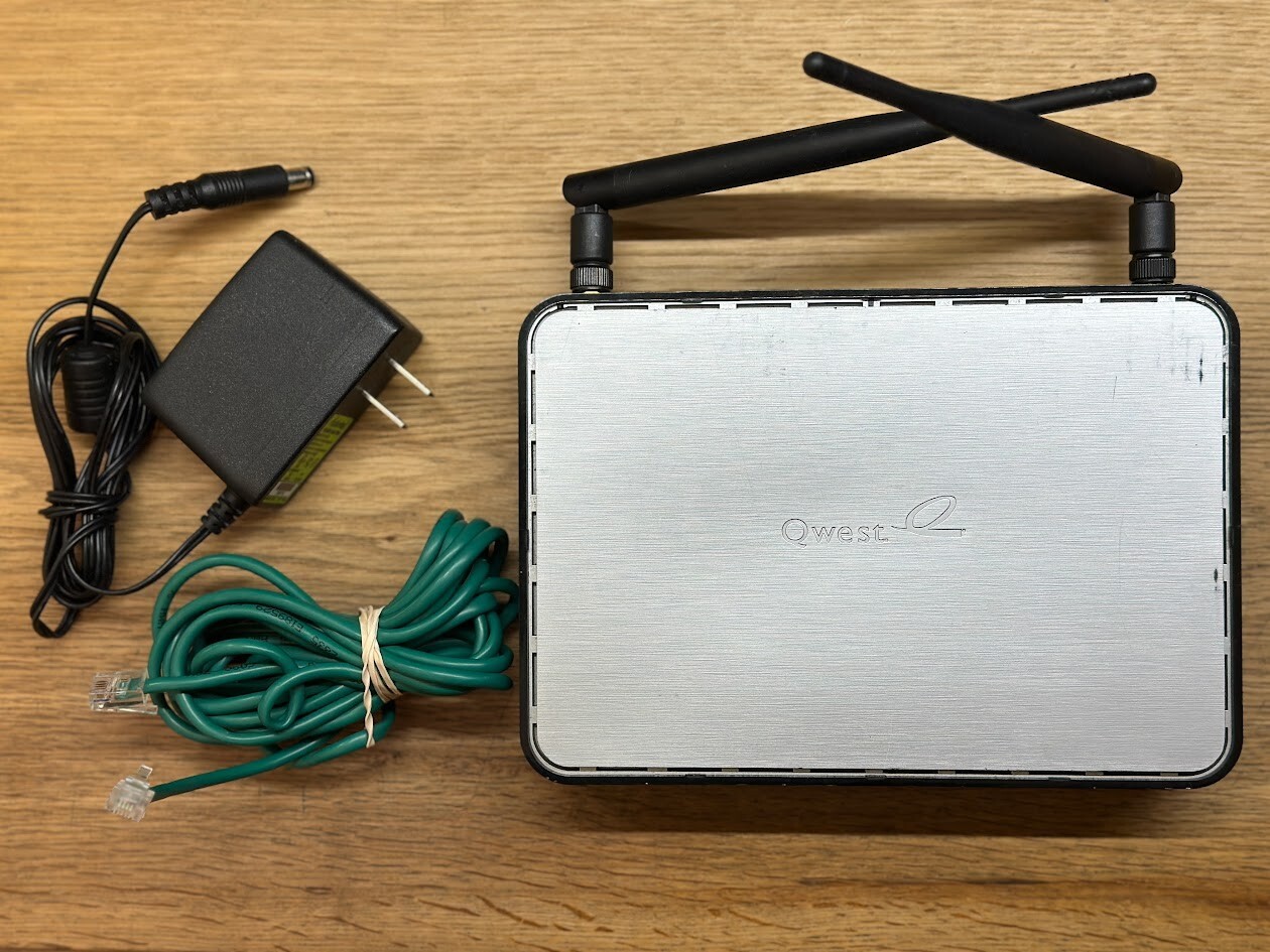 Centurylink Q1000 Qwest 4 Port Modem Router Wireless w OEM AC and cable ...