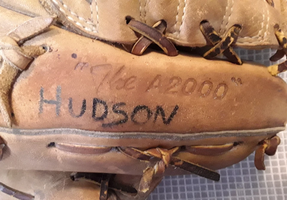 WILSON A2000 Baseball Glove Rare Vintage Pro Model Triple Lock Web Grip Tite RHT - Image 3 of 4