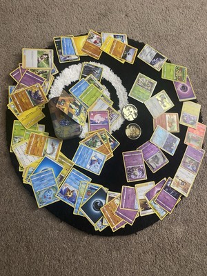 A bunch of pokemon cards
