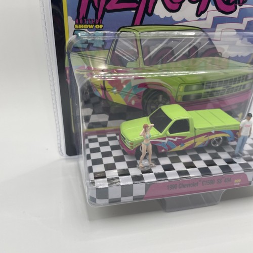 M2 Machines M2 Truckin 1990 Chevrolet C1500 SS 454 Diorama - Picture 5 of 10