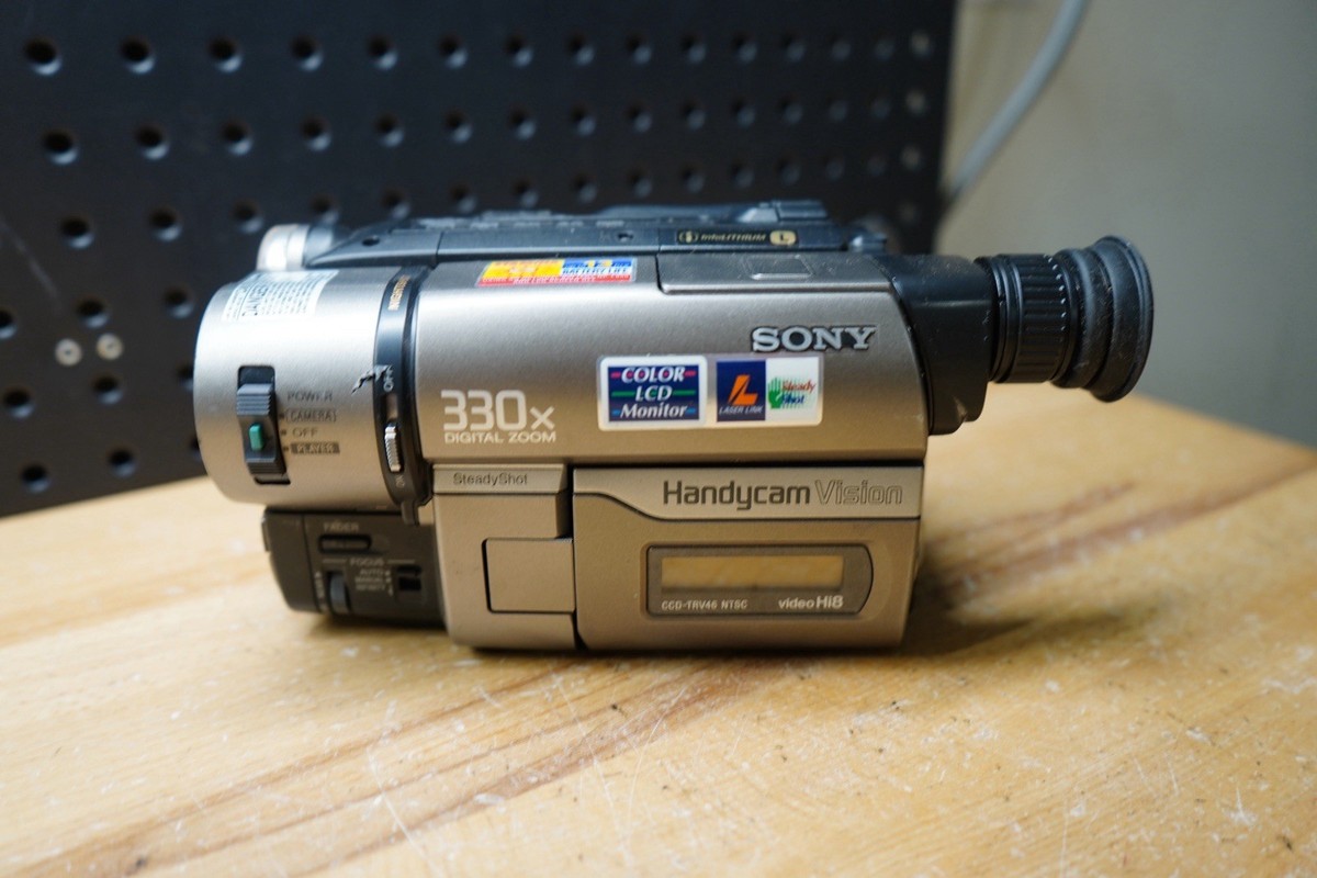 N) Sony CCD-TRV46 Hi8 Cassette Analog Handycam Vision Camcorder