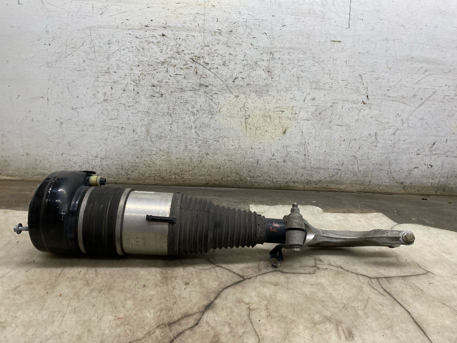 2015-2020 BENTLEY BENTAYGA OEM FRONT RIGHT SHOCK ABSORBER *109K* 4M0616039AH