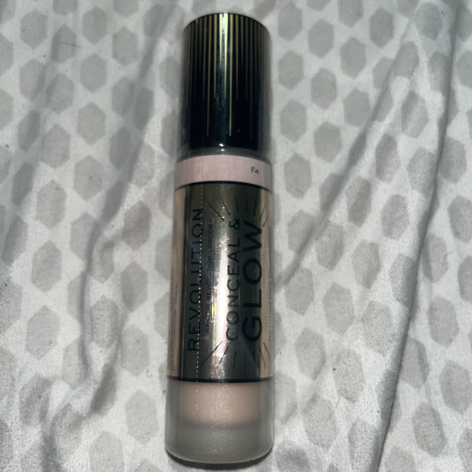 Makeup Revolution London Illuminating Conceal & Glow Foundation in Shade F4 0.7 fl oz