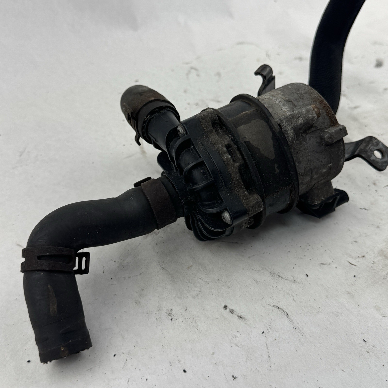 2010-2020 Audi Q7 Bentley Mulsanne Auxiliary Water Coolant Pump OEM 8K0965567