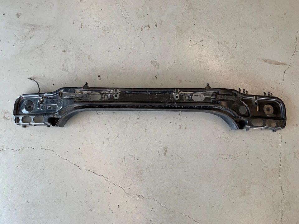 Soporte central de montaje de parachoques trasero OEM BMW 525i 525xi 530i 530xi 550i 2006-2007 Foto 2 de 4