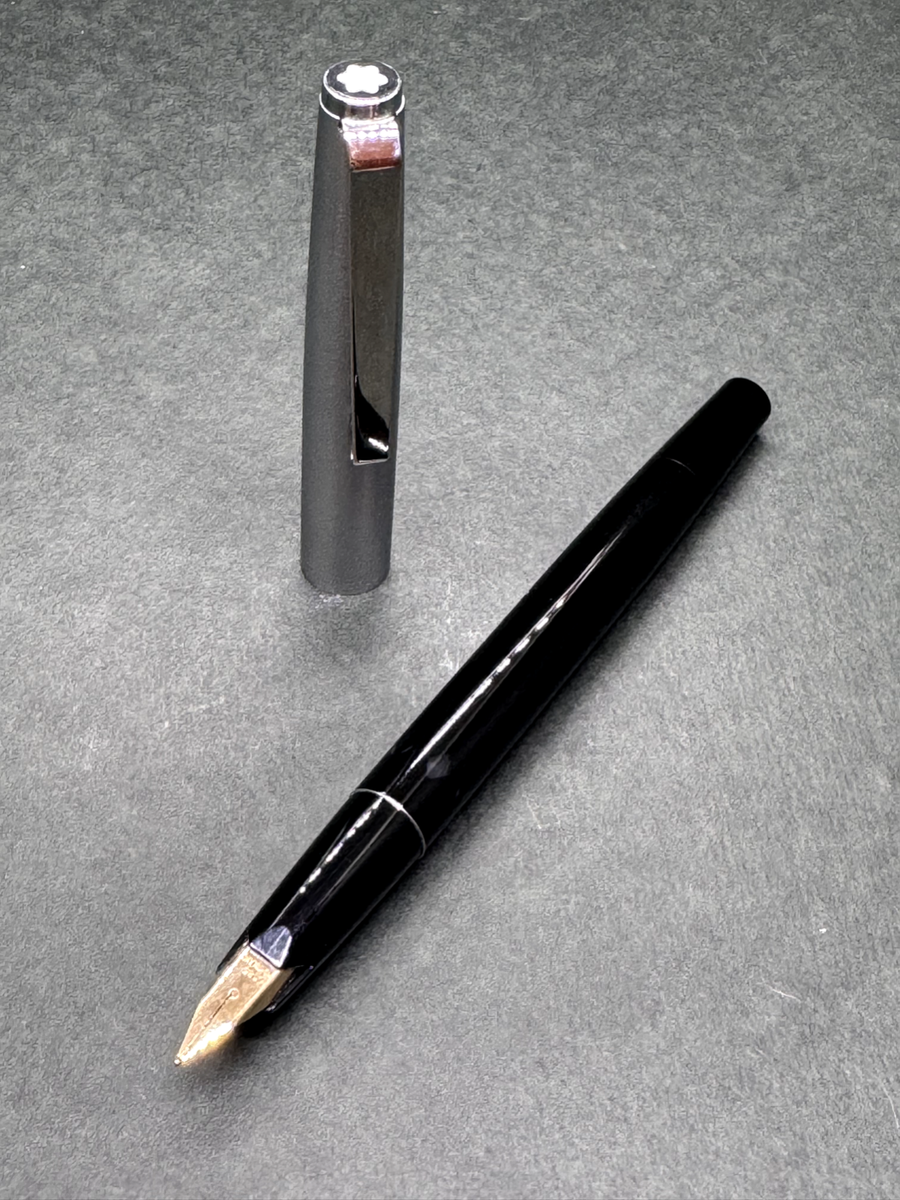 Exc++] MONTBLANC Junior 622 Silver＆Black Vintage Fountain Pen 14K