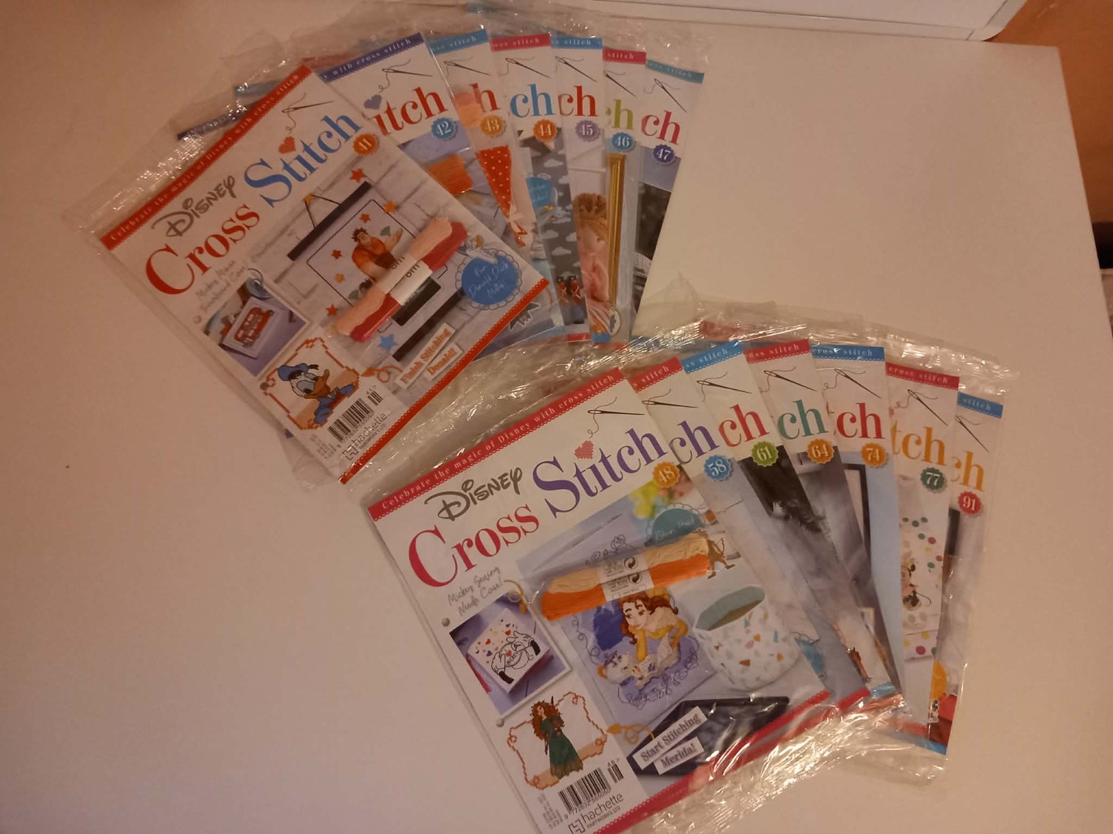 14x HACHETTE PARTWORKS DISNEY CROSS STITCH MAGAZINES DIFFERENT ISSUES + THREADS