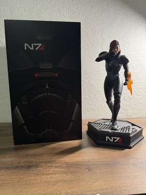 Mass Effect FemShep Statue Dark Horse Edition | eBay