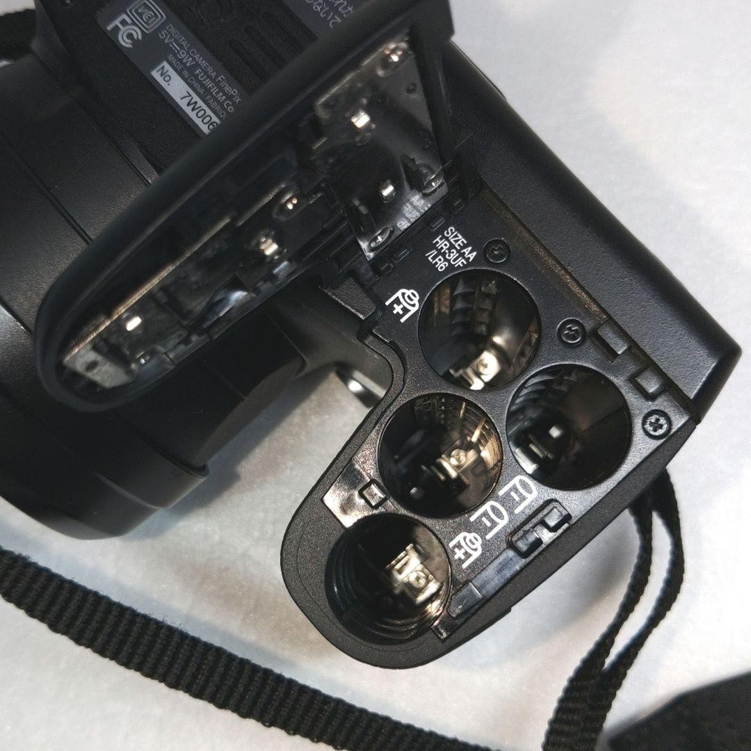 FUJIFILM♥富士フイルム FinePix S8000fd 18倍ズーム 富士フイルム、27mmからの18倍ズーム搭載「FinePix S8000fd」