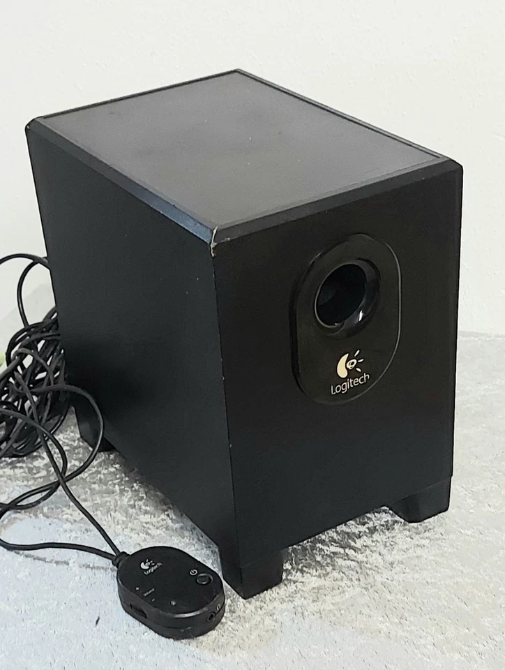 Logitech X-210 Lautsprecher System mit Subwoofer und Lautstärkeregler