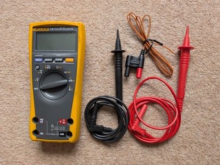 Fluke 179 True RMS Multimeter with Backlight and Temperature Display.