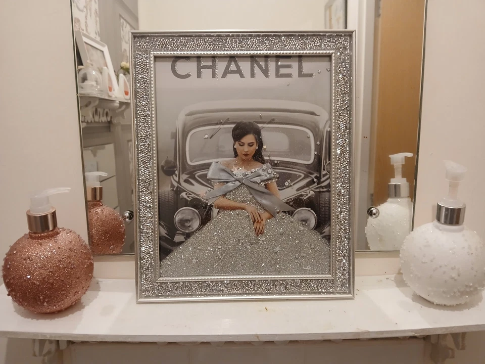 Cubierta de revista de moda para dama de 8x12" años 50 negro blanco plata estampado y marco Foto 3 de 4