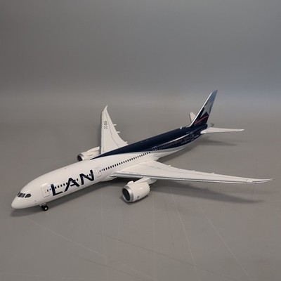 Herpa 1:200 557405 LAN Airlines Boeing 787-9 Dreamliner Modellflugzeug #10F65