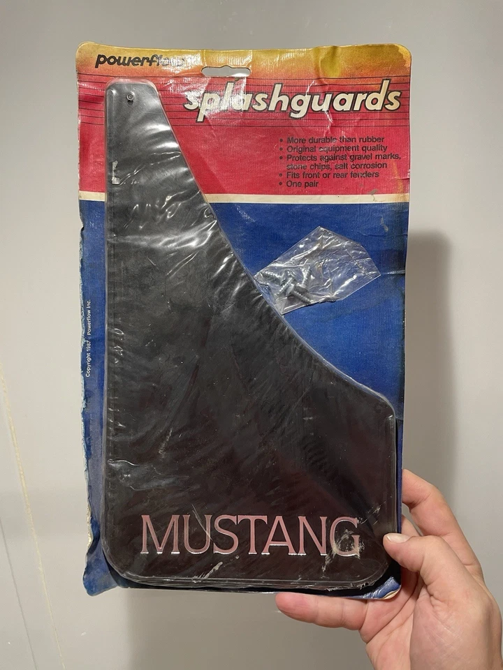 Par de protectores contra salpicaduras Powerflow Mustang de colección abrazadera delantera trasera nuevo stock antiguo Foto 3 de 4
