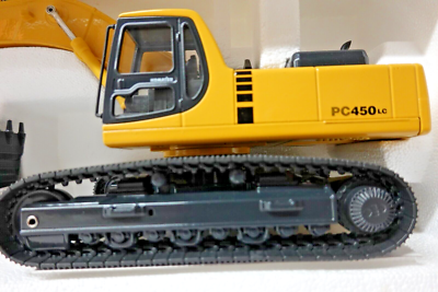 JOAL 194 KOMATSU PC450LC-6 EXCAVATOR W/RUBBER TRACKS 1:32 SCALE