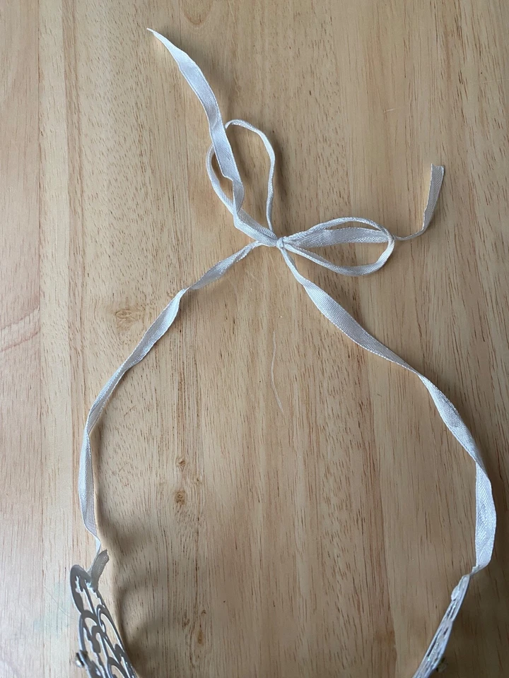 Máscara Mascarada Blanca Para Mujer 8" Metal Corte Láser Veneciano con Piedras, Media Máscara Foto 4 de 4