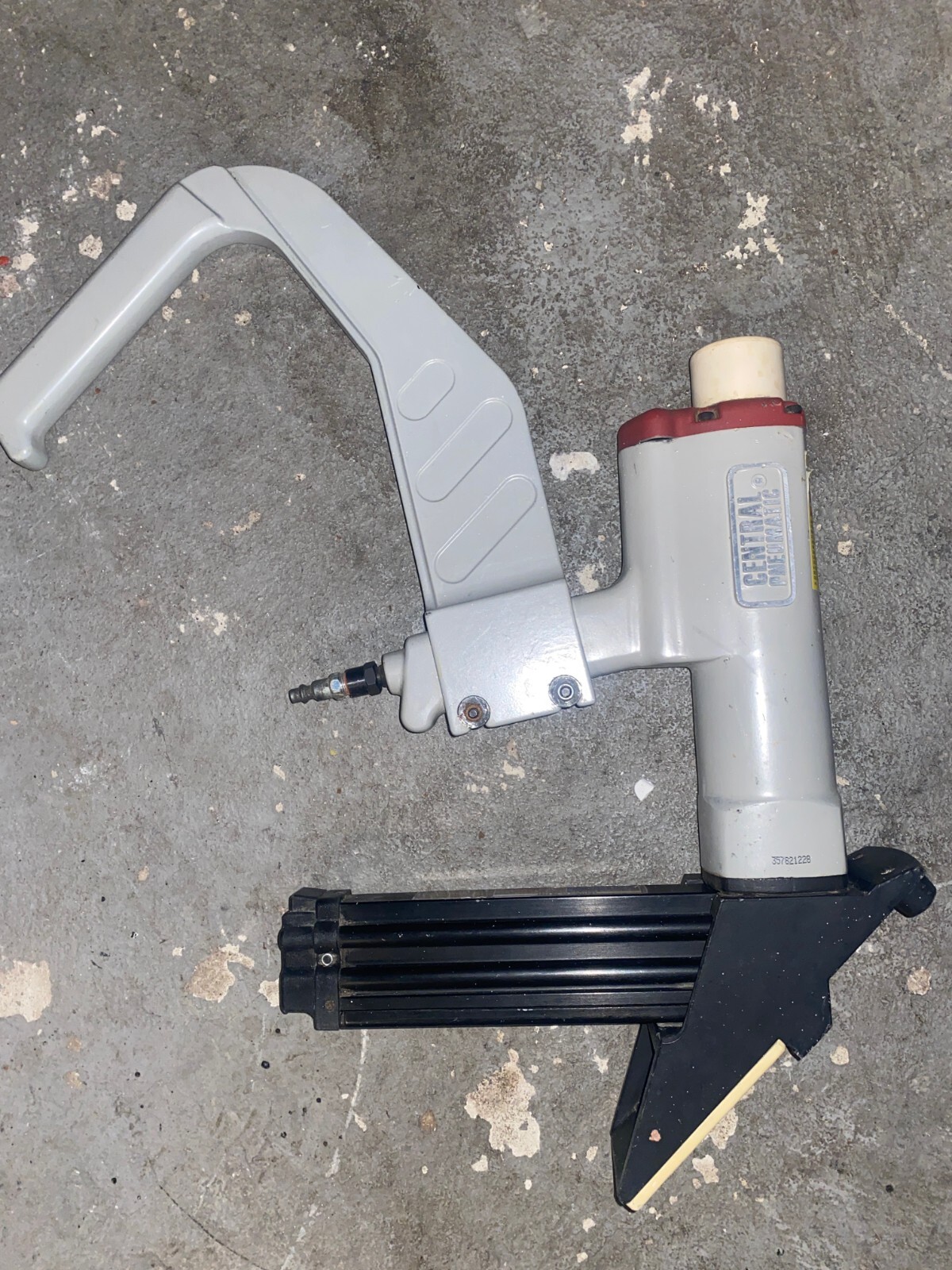 Central Pneumatic 90psi Air Flooring Nailer Stapler 97586