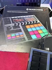 Native Instruments MASCHINE Sampler Sequencer, Touchscreen, 16 Pads, USB
