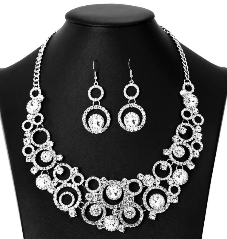 Signature Series The Jennifer Crystal Rhinestone Necklace Earrings Set Z2203