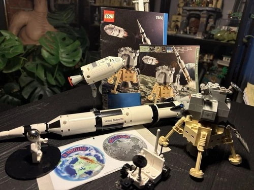Lego Lunar Moon Landing Set: 7468. Saturn V Moon Mission. With Manual.