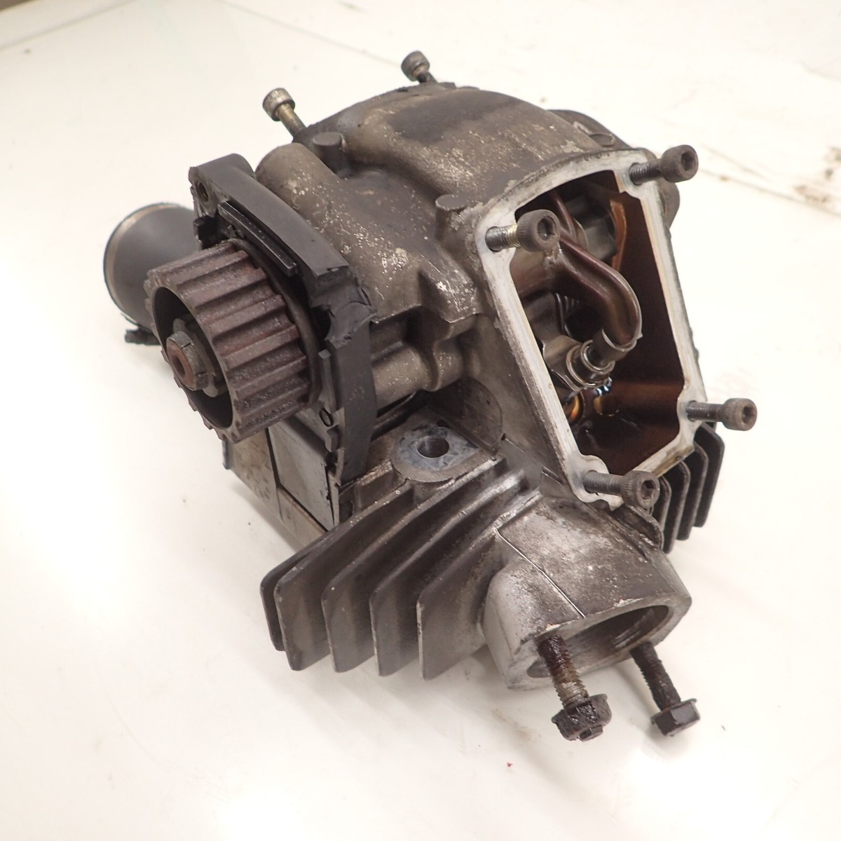 Ducati 750 super sport ss ie 750ss ss750 front cylinder head