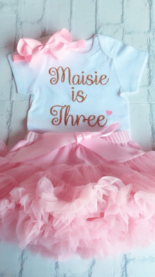 Mädchen 3. Geburtstag drei Tutu dritte T-Shirt/Weste Baby rosa gold personalisiert