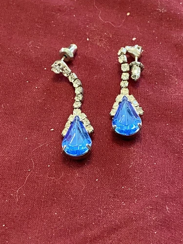 VTG PIERCED BLUE AND WHITE RHINESTONE DANGLING EARRINGS - Costume Jewelry