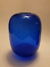 Vase bleu style "pilule" style Don Shephard. Monticule avec lèvre plate moulue.