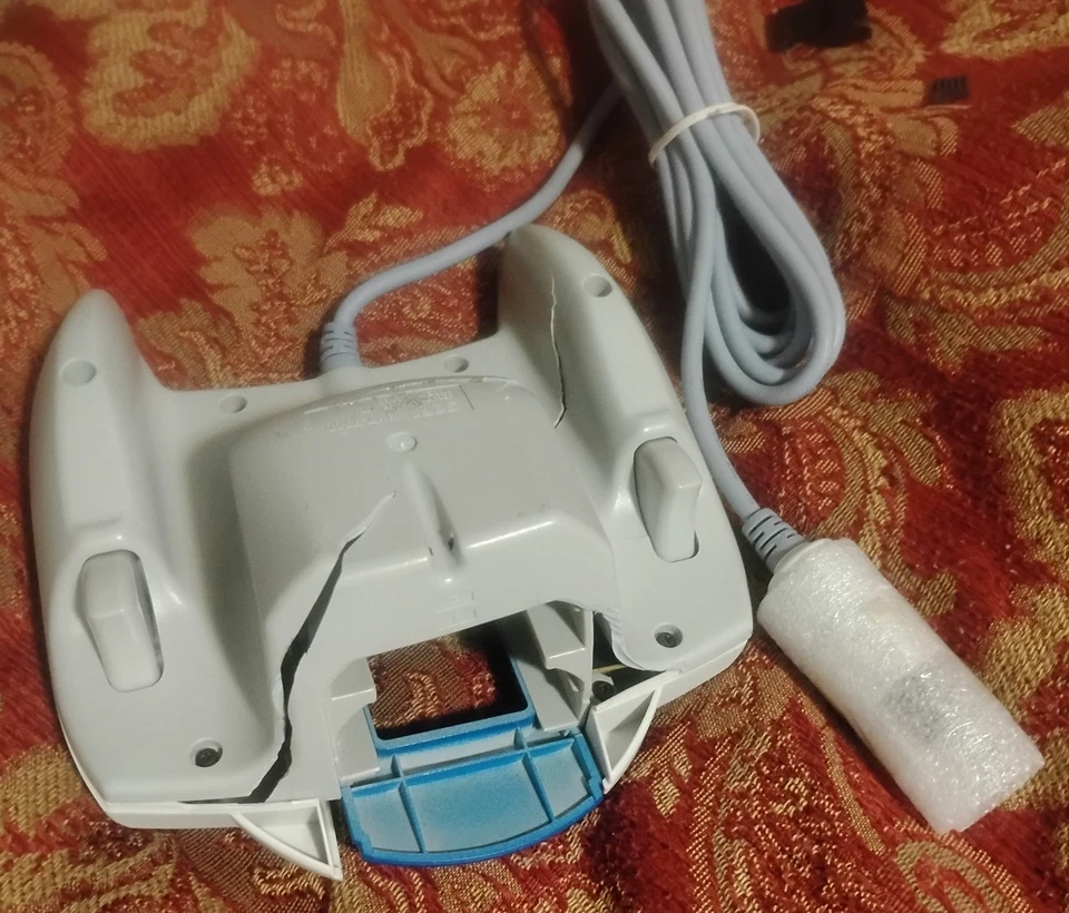 SMASHED (1 in 50 in 🌍) RARE Sonic Adventure Dreamcast Controller - Image 3 of 4